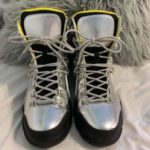 Women’s metallic chunky boots sz 10
